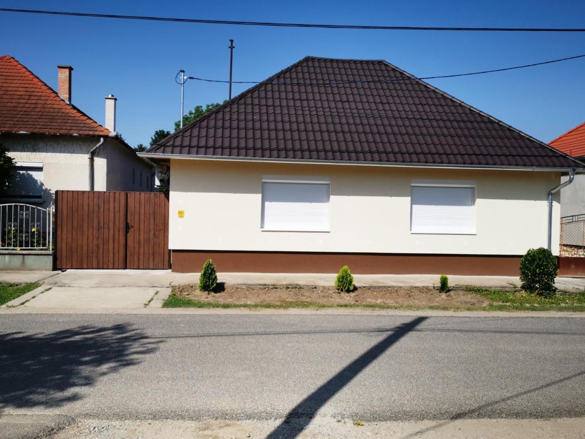 Lili Apartman Harkány Exterior foto