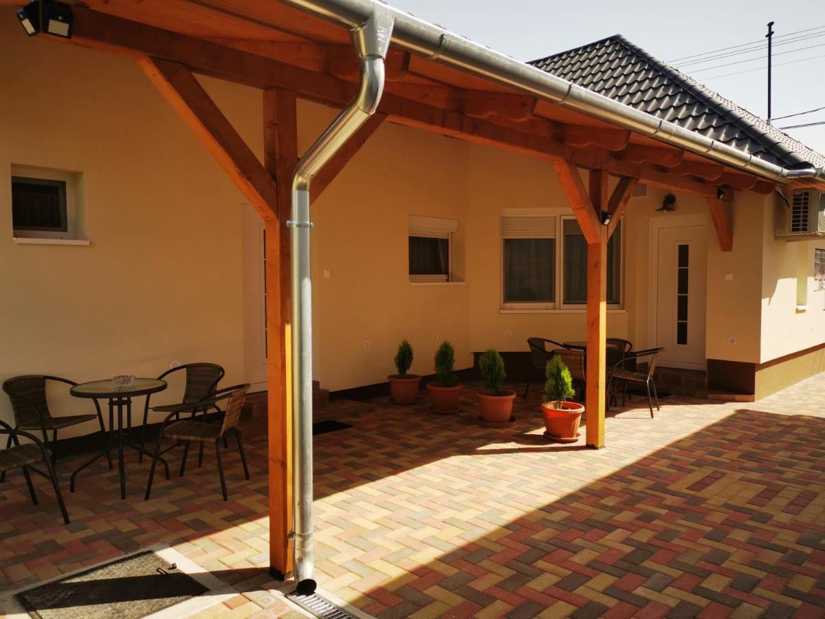 Lili Apartman Harkány Exterior foto