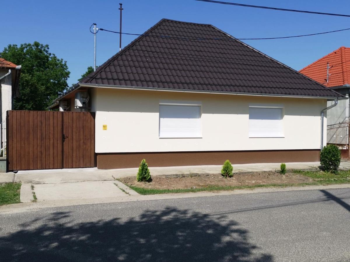 Lili Apartman Harkány Exterior foto